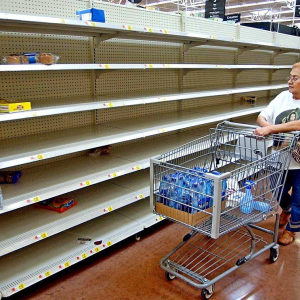 Россиян предупредили о риске пустых полок в магазинах