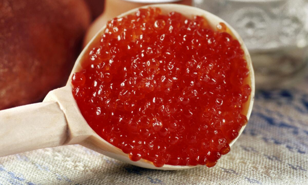 Диетолог раскрыла пользу и вред красной икры